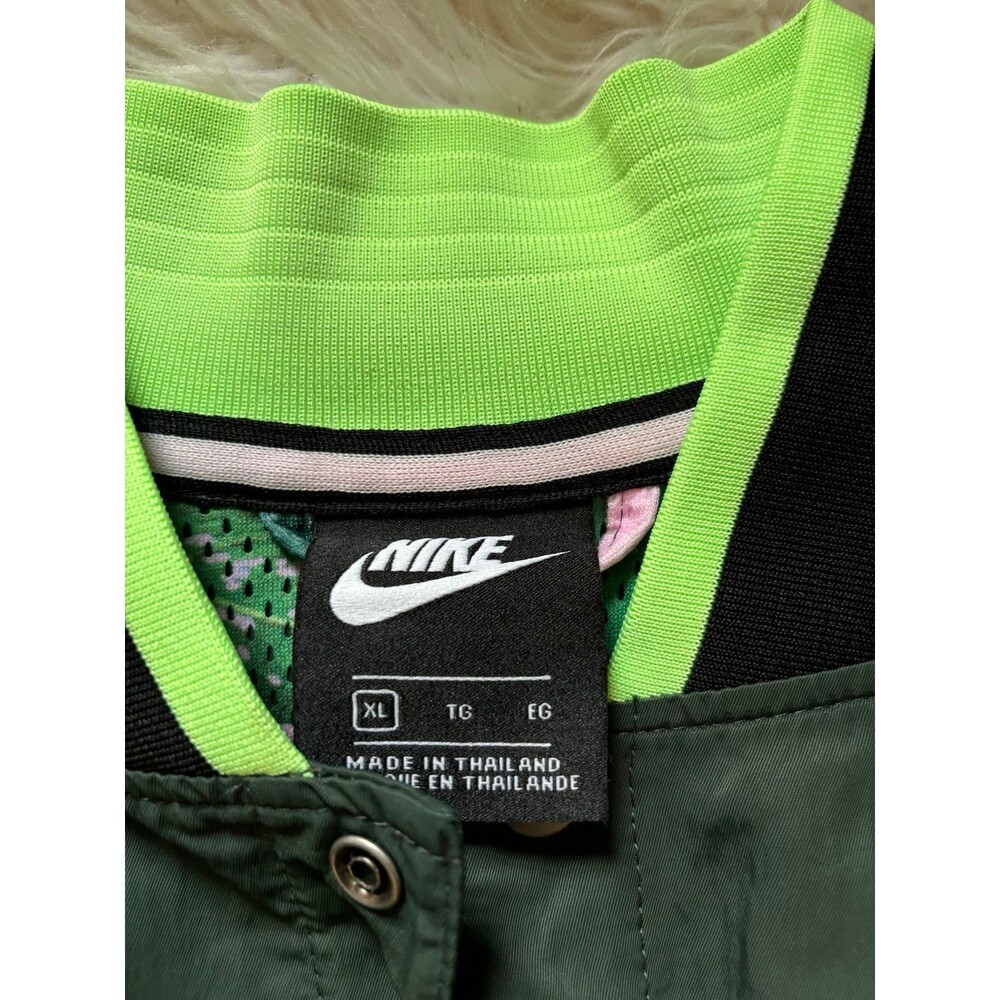 Nike jacket - Picture 3 of 9